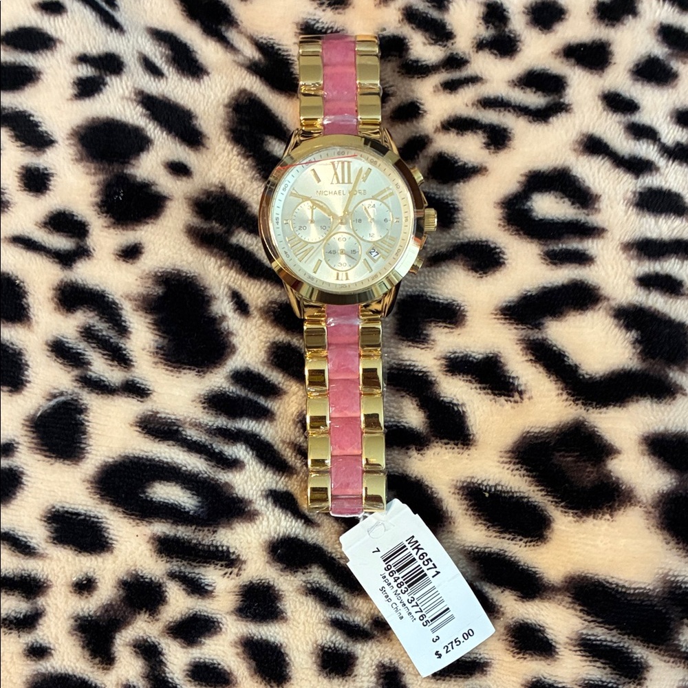 💞Michael Kors Gold Tone Watch with Pink Center Links 💞